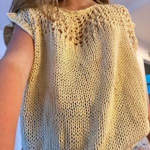 super cute yellow knit shirt